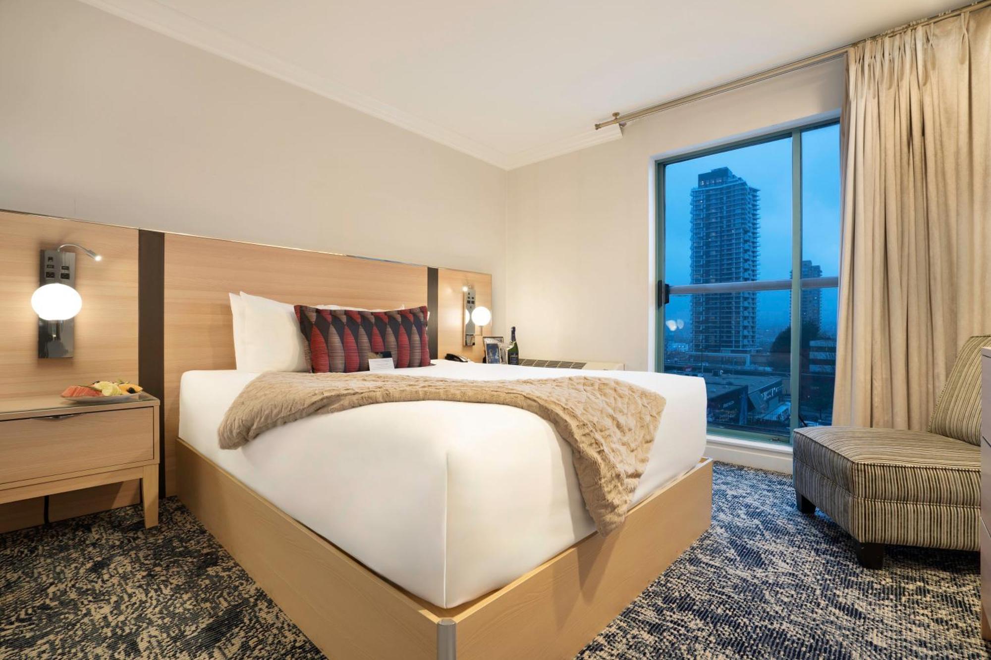 Executive Suites Hotel & Conference Center, Metro Vancouver Бернабі Екстер'єр фото